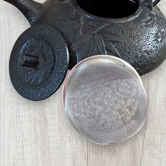 Vintage Japanese Tetsubin NAMBU TEKKI 2.5 CUP - 20oz Cast Iron Tea Pot Trivet - Picture 8 of 14